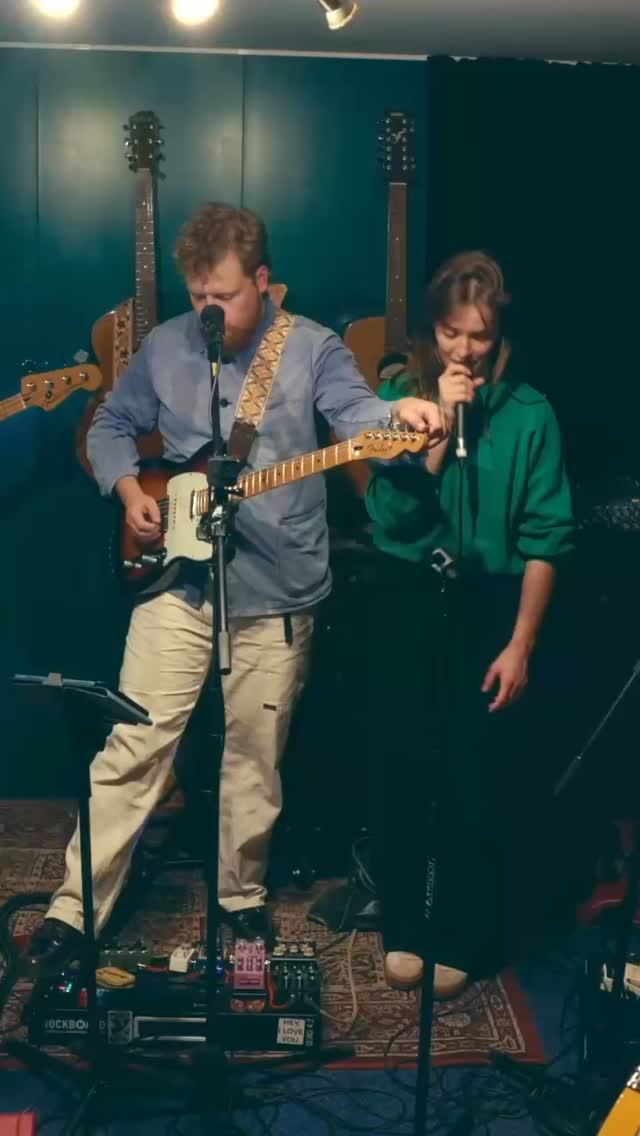 LOOK WHO’S HERE!
@mariendrums komt op 8 november meespelen op percussie.🪘
Ben jij er ook bij? Koop je tickets via de link in onze bio!