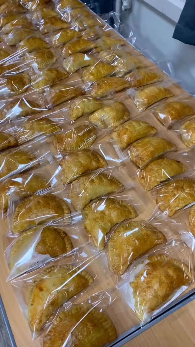 It’s a pie-ty over here at Nomie’s Kitchen! 🥧💛
We had the joy of packing over 70 of our signature meat pies for the lovely Helen’s birthday celebration — each one sealed with a special touch: “From Helen with love.” ❤️
Because nothing says thank you for celebrating with me quite like a pack of Nomie’s Kitchen goodness!
✨ Planning a party, event, or gift?
Make it unforgettable — order your own custom pies today and share the love! 💌
👉 DM us to order or order directly on our website: www.nomieskitchen.com
#NomiesKitchen #MeatPieLove #BirthdayVibes