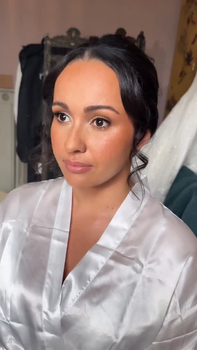 🤍MARNI🤍
What a BRIDE!! My beautiful Marni was a dream from the moment she booked to the wedding day itself. The bonds you build in this industry are so special 🤍 Marni’s wedding day and bridal journey was the ultimate reminder of why I do what I do and why I love my job 🤍
It’s more than just about your wedding makeup. It’s the experience, the excitement, the vibes, the trust and much more!!
We initially opted for a slightly more glam version of this makeup on Marni’s bridal preview but on the day Marni put her full trust in me to soften her makeup and I love what we created🥹
A wedding morning and bridal journey I will never forget✨ Thank you so much Marni for allowing me to share such special moments with you🤍🫶🏻
This was my first time to @the_vines_rochester and what a lovely experience it was too!! (I am super local so hope to be here more in the future!! - this is your hint brides to be ehehe)
Hair by the fabulous @ashleighbuntingshair 🤍