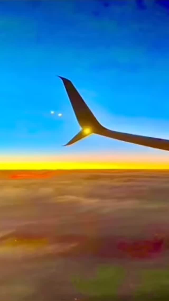 #explorer#discover#airplane#photography#adventure#travel#mountains#sky#lifestyle#voyage#explore#paradise#journey#exotic#vacation#photo#clouds#airplaineview#reel#window#places#nature#view#sunset#horizon#wild#tropical#destination#paradise#reels#flying