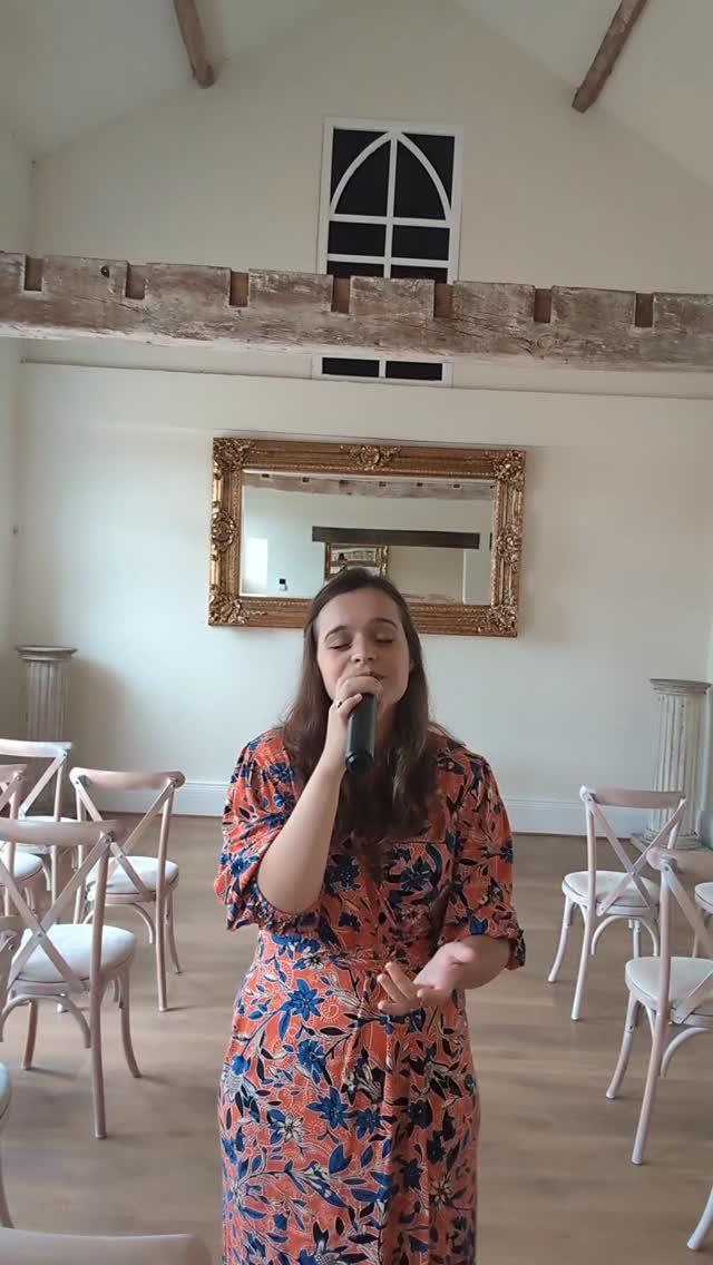 We've all heard of Pink Pony Club, but when I heard this Chappel song I fell in love, HOW cute is it?! Put that straight into my set! Perfect for a drinks reception or register signing!
#singer #wedding #musiciansofinstagram #weddingsinger #love #engaged #weddinginspo