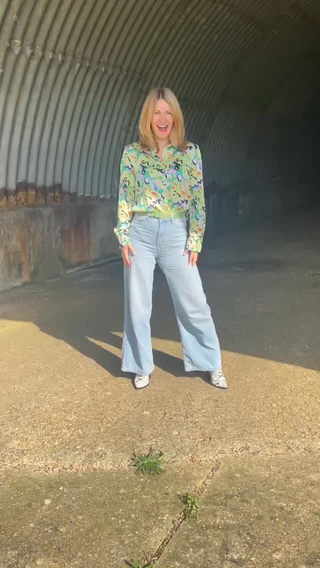 CHARITY SHOP BARGAINS 👗👠💃✨
As you all know I absolutely love a charity shop bargain so thought I’d share my most recent purchases.
I recently messaged the lovely Vicky from @mercyinaction_buckingham and gave her my brief which was jazzy shirts, detailing, boho, waistcoats.
Look at the absolute gems that Vicky and her fabulous team came up with! I mean wow. ❤️
Jazzy green shirt: £5.50
Mint Velvet boho top: £7.00
Silk Green Shirt: £4.50
Midnight Blue Evening Top: £6.00
Baby Pink Waistcoat (Brand new with tags still on) £6.50
If like me you love a charity shop or are a charity shop virgin looking for a bargain then I urge you to give @mercyinaction_buckingham a try.
Enjoy!
Sarah x
.
.
.
.
.
.
#sarahjonesjazz #jazzsinger #jazzvocalist #singer #dowhatyoulove #charity #charityshopfinds #charityshopbargain #mercyinaction #supportlocal #buckingham #miltonkeynesbusiness #miltonkeynescharity #miltonkeynes