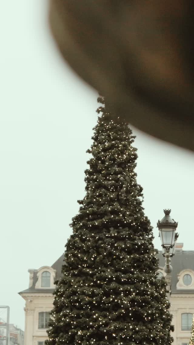 Pascal & Wendy 🎄✨
A cozy Christmas in Paris, filled with lights, laughter, and love. Their couple video captured the magic of the season perfectly ❤️
Planning a trip to Paris this Christmas? Let’s capture your memories too! 🎥
📩 hugochuphoto@gmail.com
📞 +33 6 63 28 64 05
DM for bookings!
#paris #placevendome #christmastime #video #couplevideos