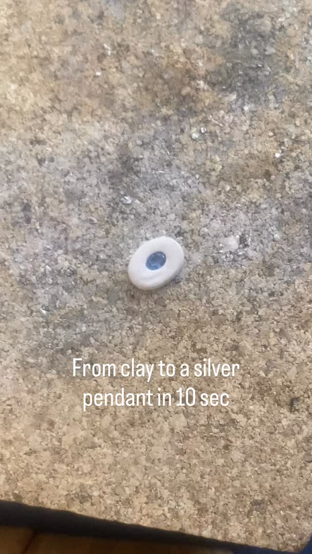 🇳🇱Silver clay is so magical! It can be shaped like regular clay, and after firing you get a solid silver piece of jewelry 😍 Soon more silver clay designs online for our workshops in Amsterdam #silver #workshops #funthingstodoamsterdam #leidseplein #overtoom