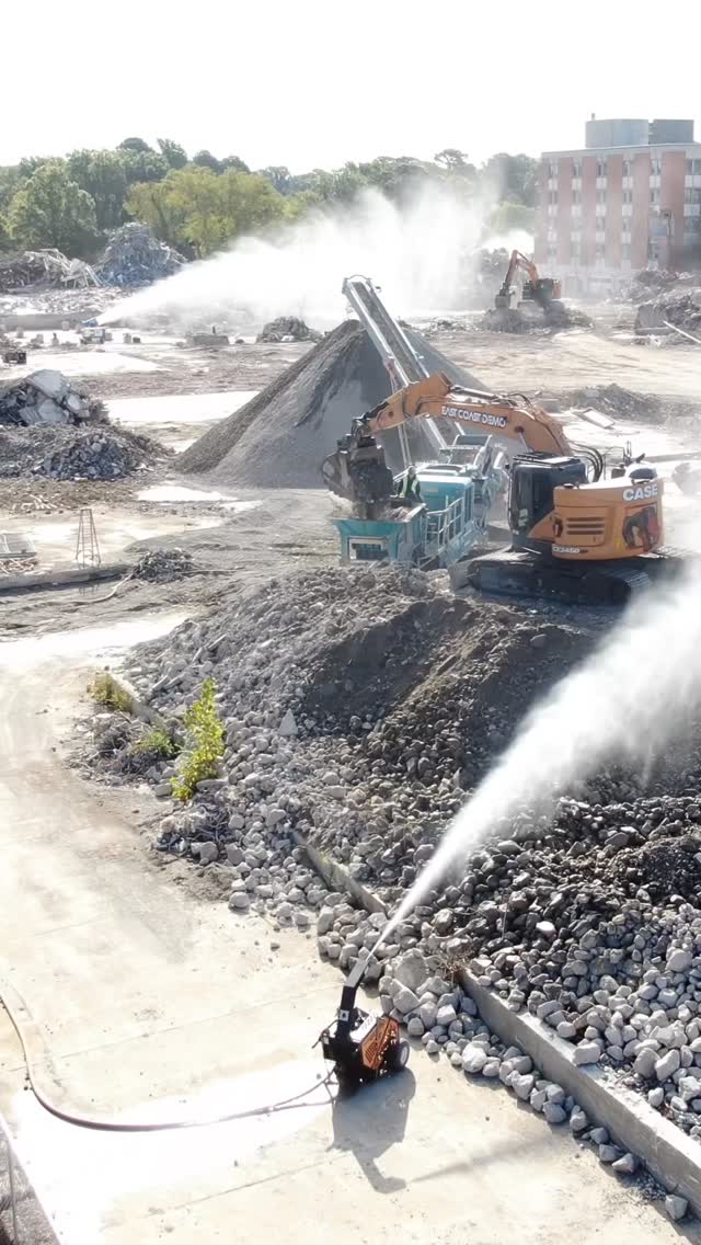 Just out here making it RAIN 🌧️ ⛈️☔️
#eastcoastdemolition #dustsuppression