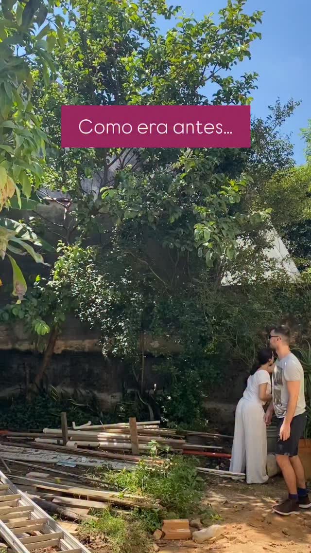 Antes eram os entulhos de obra. O canteiro com tudo misturado. Até que decidimos transformar este espaço em um oásis urbano. Um lugar para se sentir na natureza mesmo estando na cidade, para reunir amigos, família. O despertar dos sentidos, através da sensação de frescor e o barulho do vento nas folhas, dos novos sabores e descobertas através dos frutos e plantas nativas. Eaí, vocês também fariam uma transformação assim na sua casa?
#oasisurbano #florestaurbana #paisagismo #casaejardim #designbiofílico