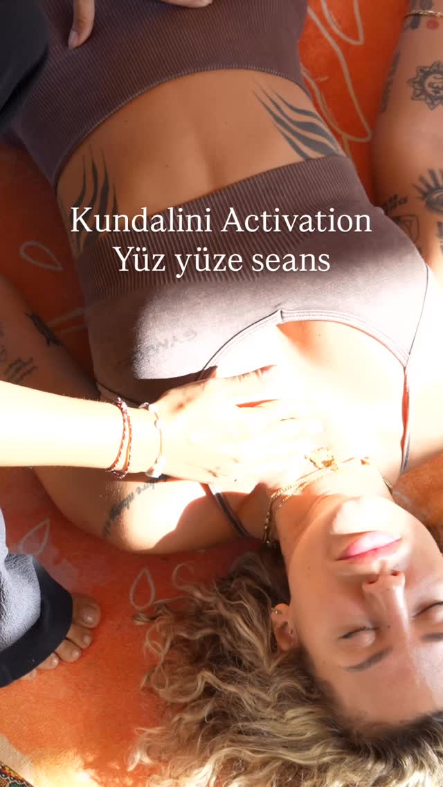 🇹🇷Yüz yüze seansları deneyimlemek bambaşka bir derinlik.
Her beden kendi hikayesini enerjisiyle anlatıyor.
Her birinizin varlığı çok kıymetli.
Hazırsan bu alan senin için açık.
Bu ay Kayaköy’de buluşuyoruz.
Yerini ayırmak için bana WhatsApp’tan yaz.
🇫🇷 Les séances en présentiel offrent une profondeur unique.
Chaque corps raconte son histoire à travers l’énergie.
Chacune est vraiment précieuse pour moi.
Si tu sens l’appel, l’espace t’attend.
On se retrouve à Kayaköy ce mois-ci.
Écrit moi sur Whatsapp pour réserver ta place.