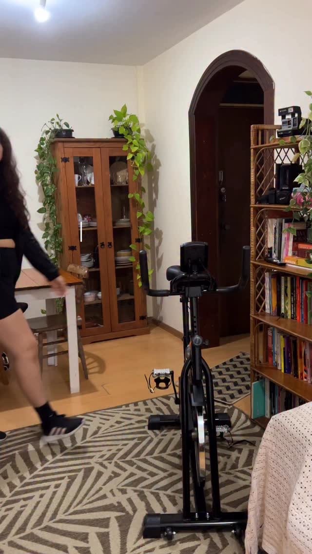 Dia 12/30! Quem aí tá acompanhando e gostando desse desafio? Comenta “não vai virar cabide” pra me incentivar.
Esse é o Desafio 30 Dias de Bike Ergométrica que eu criei pra me desafiar e compartilhar por aqui. Quem vem comigo?
Se quiser o link da minha bike está na minha bio, ou pode pedir nos comentários que eu te passo.
#bikeergometrica #bicicletaergométrica #bicicletaergometricaemcasa #treinoemcasa
#emagrecercomsaúde