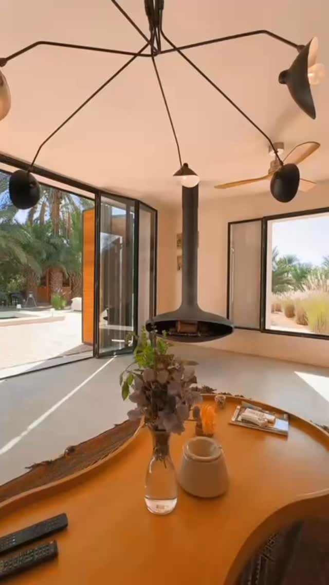 Pal Maya — Résidence Exclusive à Tozeur
Un lieu unique où le charme intemporel rencontre l’élégance contemporaine.
Quatre suites raffinées, une piscine privée, un bar exclusif et une atmosphère apaisante entre désert et palmeraie.
Une expérience rare, pensée pour ceux qui recherchent le luxe discret et l’authenticité du sud tunisien.
📍 Lieu : Tozeur
🏡 Suites : 4
👥 Capacité : 8 personnes
📞 +216 46 272 611
🌐 www.attractive-discoveries.com
#tunisia #travel #discover #maisonvacances #locationtouristique #discovertunisia #tozeur