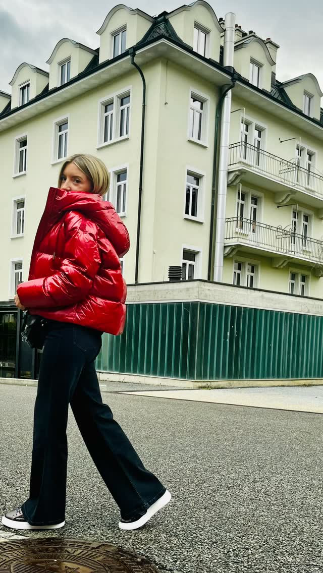 ❤️Margaux ❤️porte une doudoune @freemantporter des jeans @denimstudioparis et des baskets @cettishoes
@margauxleduguevara
@showroom_kikox
#jeudi13 #valais #sion #boutique #shopping #style #❤❤