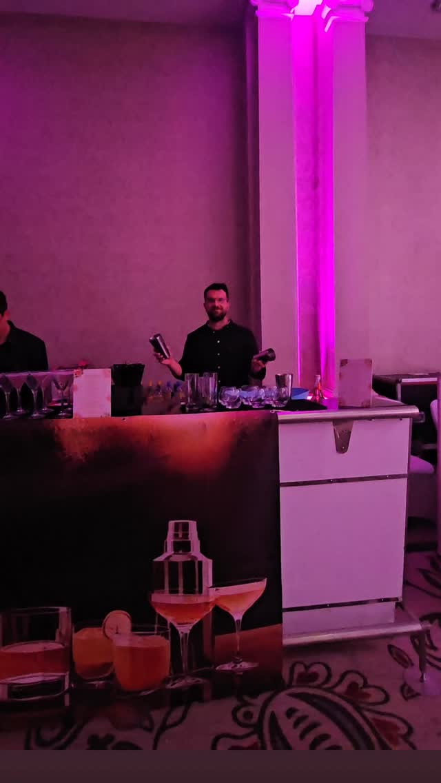 Not every flair goes to plan… but at least no one got set on fire 🔥😂 #StillCounts #flair #mobilebar #mobilebartending
#sipsiphooray #sipwithstyle