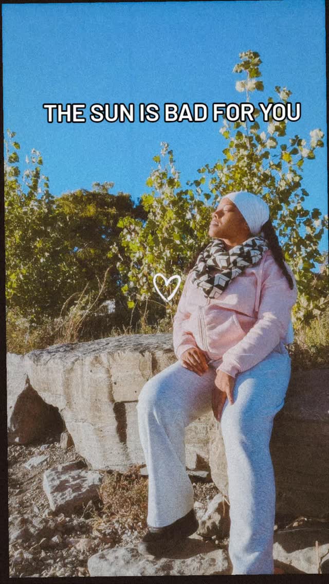 The sun is your original medicine.
It helps your body produce energy, regulate hormones, and sleep deeply at night.
Step outside. Let your cells drink in the light. 🌞💫
SN: Third time posting this (perfectionist problems 😅). Hope this inspires you to step outside and get some sunshine 🌞
#Soulisticare #SunlightMedicine #HolisticEnergy #CellularRecharge #NervousSystemReset