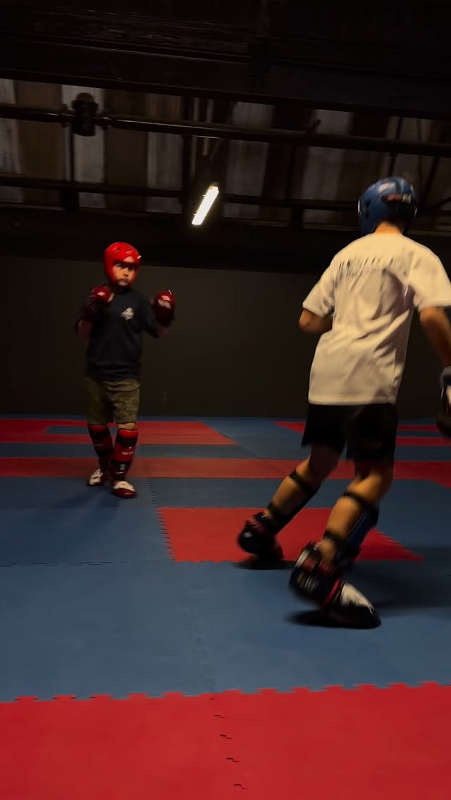 🥊 Sparring day 🔥 Who’s your favorite training partner? Tag them below 👇
#martialarts #kickboxing #nottingham #grantham #fitness #boxing #training #kicking #taekwondo #sparring #prestigemartialarts