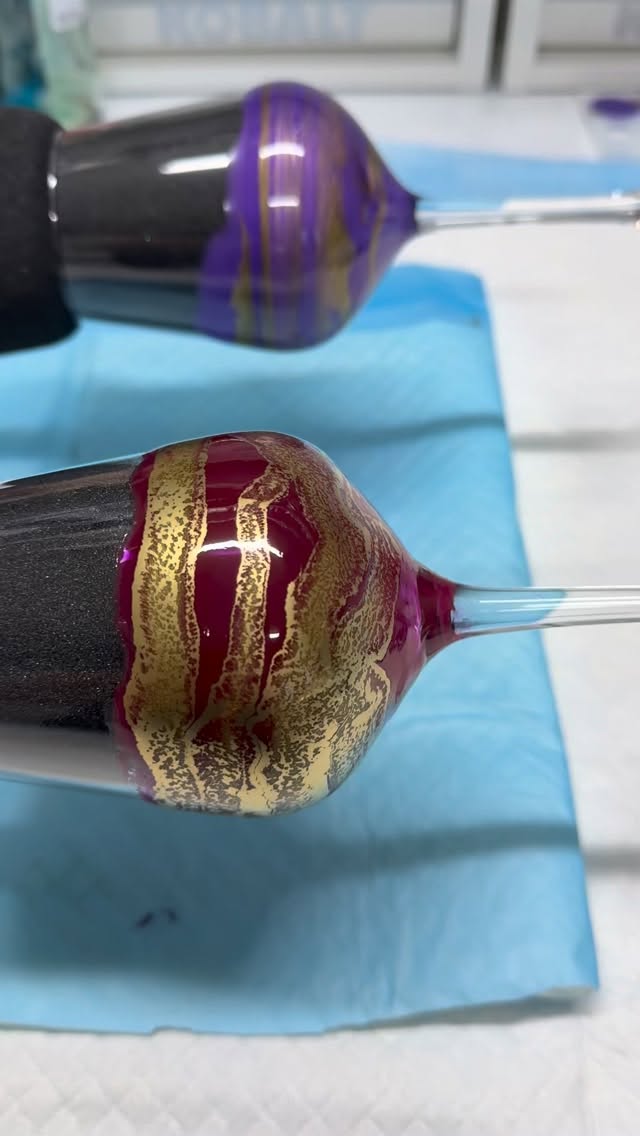 This time I’m trying promise 1 hr fast cure epoxy… let’s see how I do! #resinart #bar #wine #homedecor #fyp