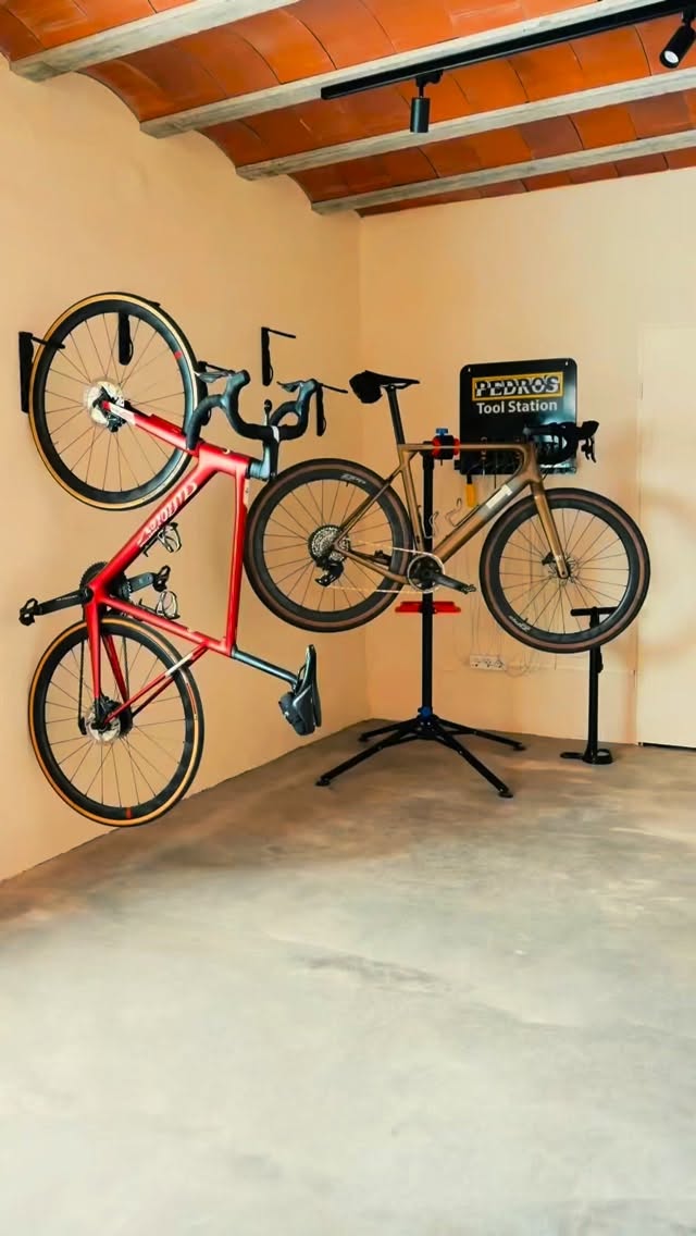 Coffee, Chain Lube & Chaos - Introducing our bike room, a place to wrench, caffeinate, and talk way too much about gear ratios. 🔩⚡☕
Shout-out to @klinpig for keeping our bikes extra shiny and fresh! ✨
Come stay at @grvlhouse and discover it for yourself 🌾🚲
Hit us up to craft your one-of-a-kind adventure at Gravel House Empordà 🚀
#gravelcycling #gravelbike #adventurecycling #bikepacking #gravelgrind #cyclinglife #gravelriding #explorebybike #graveladventure #ridegravel #pedalandexplore #adventureonwheels #biketrip #recovery #trainingcamp #roadbiking #cyclingtips