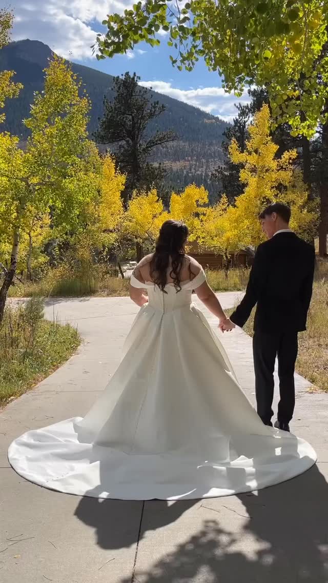 Happy anniversary to one of the sweetest couples! I hope the last year has been full of joy!
Venue: @dellaterramountainchateau
Bride: @astroadistel