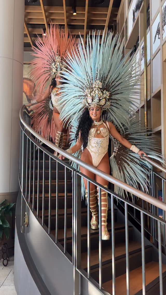 Regal all the way for the @floractiveaustralia “Glam” event @thewilliaminglismgallery. 💎