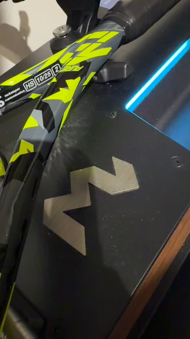 Some frames that are not green! 🤪 Freshies for @henry.searle_ 👊👌🎾#babolat #tennis #london #backthebrits #racketspec #tourstringer #custom #customised #customized #metortune #happyfriday