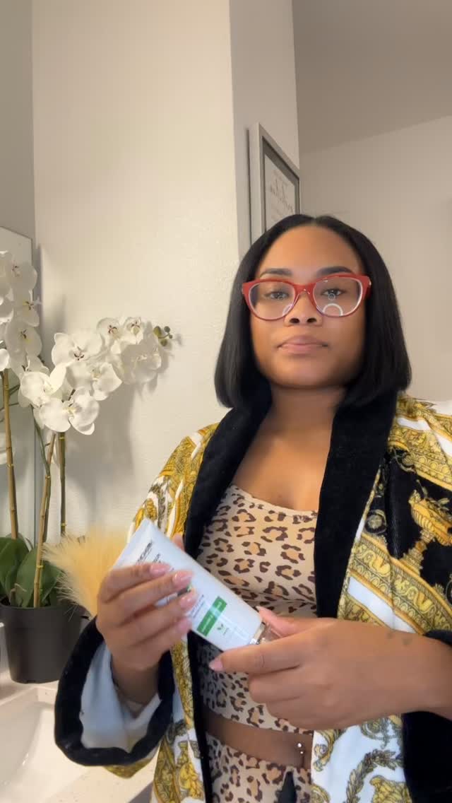 The dental professionals @_shayna.b has been using Harmony fresh , and you haven’t ?
She’s been in the dental field for over 10 years
This toothpaste whitens your teeth
Take care of your gum health
Removes any bad scents
Get yours today
#harmonyfreshsmiles #toothpaste #vegan #mouthcare #health #teethwhiting #fyp #viralvideos