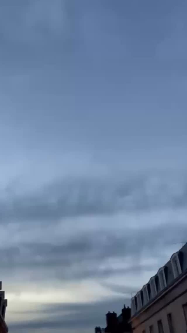 🥂 Vernissage du 18 octobre 2025 🎨
Exposition à la Galerie Garcia de Chantilly.
@galeriegarciachantilly
@villedechantilly
@floo_wouack
@martinediotalevi
@emdelacour
@seb.real
@lysiane_d.coste
@patricklarocheart
@ezp_graffiti
@jeromemesnager
•
•
•
#expo #exposition #artiste #chantilly #peinture #scuplture #50nuancesdemarguerite #maguyvaz