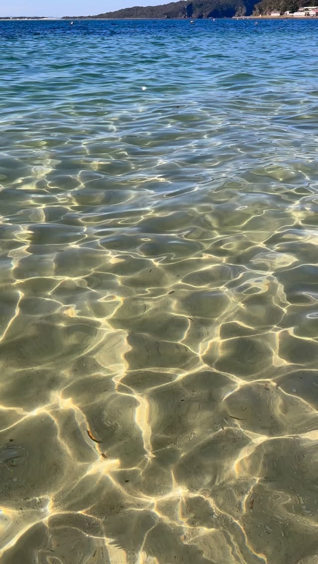 We are so lucky to be right across the road from the most beautiful beach (we think) in Port Stephens! This morning is all about beach walks, swims, coffee and a hydrating facial 💆🏼♀️