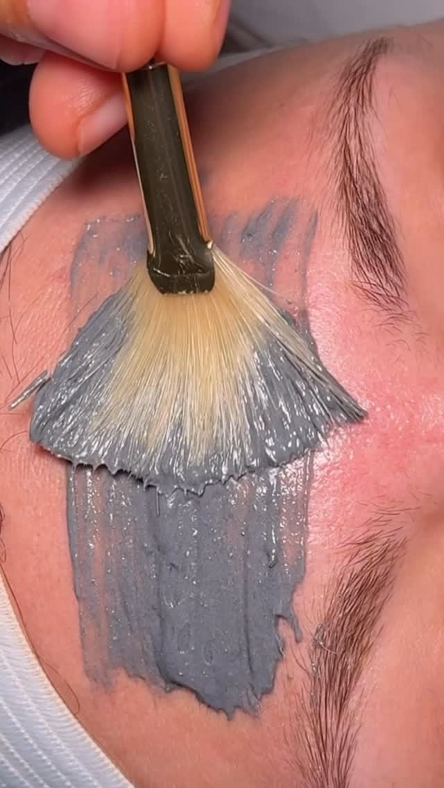 Deep detox, gentle glow ✨
Our Charcoal Detox Mask draws out impurities, leaves your skin feeling soft, fresh, and balanced.
.
Book your reset at Laya today 🌿