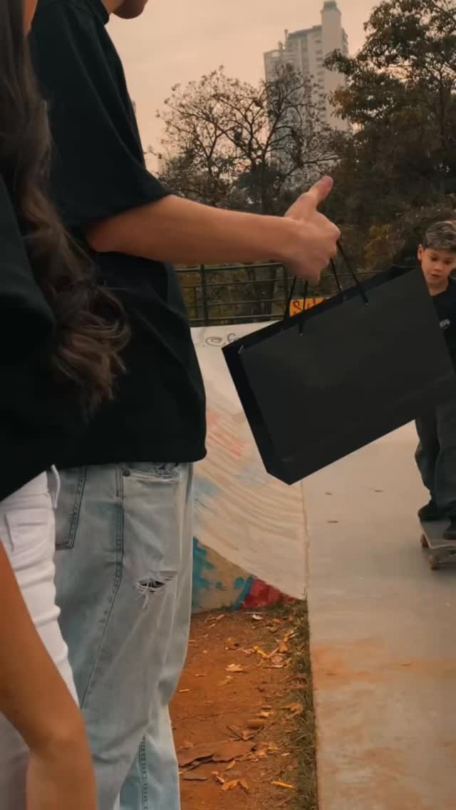 Pai e filho, galera reunida, o mesmo lifestyle. 🛹
Novo Drop lançado, das pistas de São Paulo pro seu guarda-roupa.
Detalhe, atitude e identidade em cada peça, é mais que uma roupa, é nastcov.
✨ Camiseta + Bonés disponíveis no lançamento.
🚨 Peças limitadas!!!
Sem limites para criatividade. | No Limits to Creativity.
#nastcov #streetwear #oversized #drop04 #skate #skatelife #streetculture