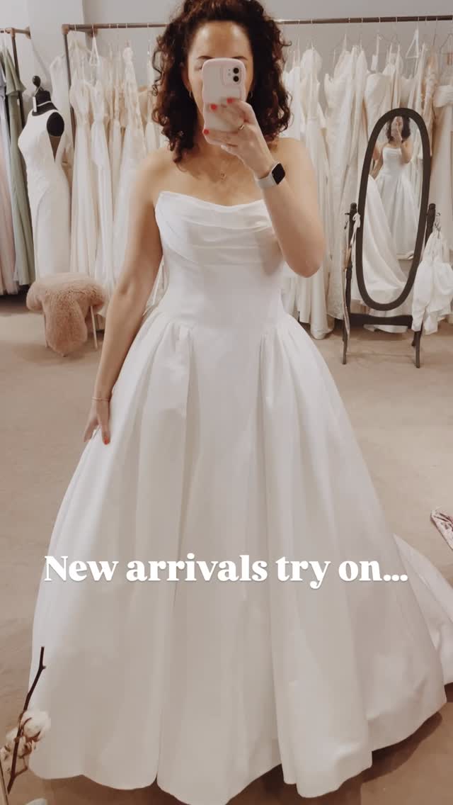 2026 dresses are coming in thick and fast but I’d thought I’d better have a try on of these first.
1) Pronovias Cillian £2,090
2) Pronovias Privee Bee Gold £3,070
3) Dando London Balmoral £1,890
4) Dando London Pevensey £2,350
Which is your fave?
•
•
•
•
•
#weddingdress #weddingdresstryon #newcollection #pronovias #pronoviasprivee #dandolondon #weddingdressshop #bridal #bridalboutique #warwick #warwickshire