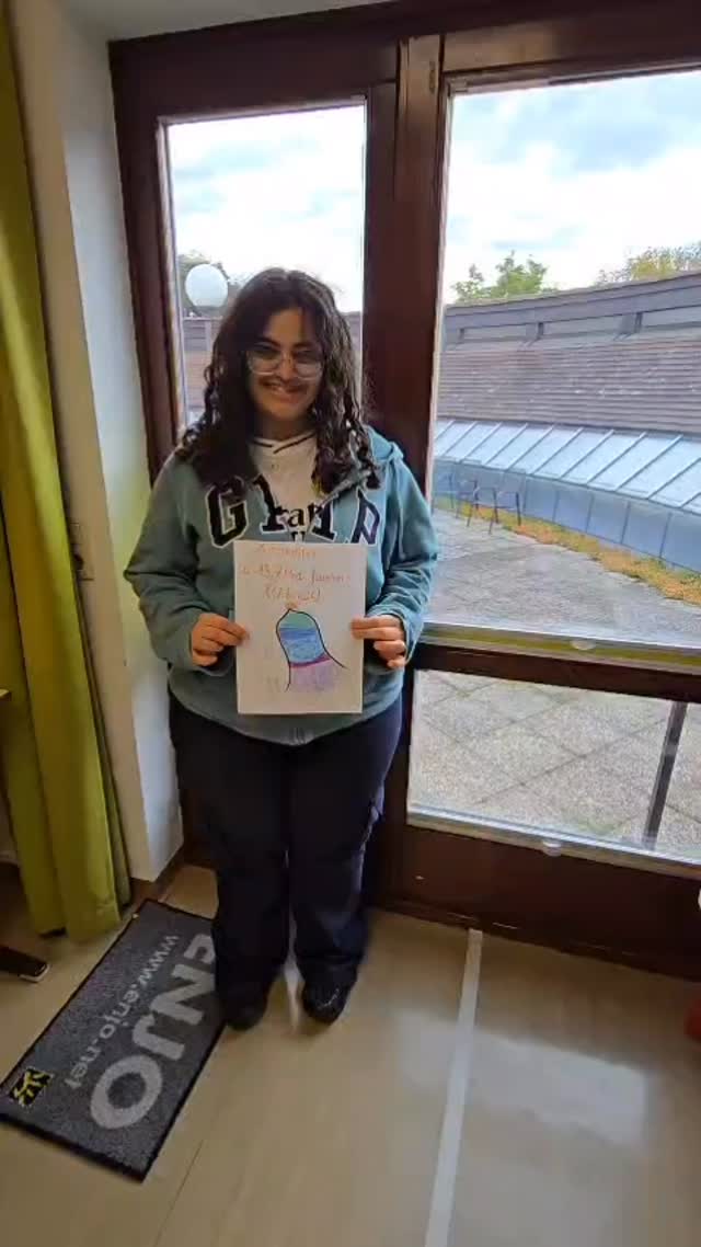 Geschichte lernen mal anders ☺️ mit einem anschaulichen Zeitstrahl lernten die Schülerinnen der 1FSB über die Entstehung der Welt bis heute ☺️🌎💥