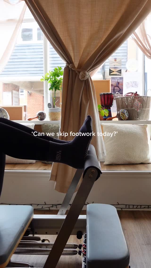 ✨ Why we do footwork on the Reformer ✨
It’s not just a leg workout — it’s where your whole Pilates session begins. 💪
🦶 Footwork warms up the body
🧘♀️ Aligns your spine + pelvis
🔥 Strengthens legs and core
🌬️ Teaches control, precision, and breath
👣 Builds strong, supple feet
#pilatesreformer #footwork #mindfulmovement #pilatesbody #pilatesinstructor #coreconnection #pilateslove #pilatespractice #movementwithpurpose #kent #pilatesstudio