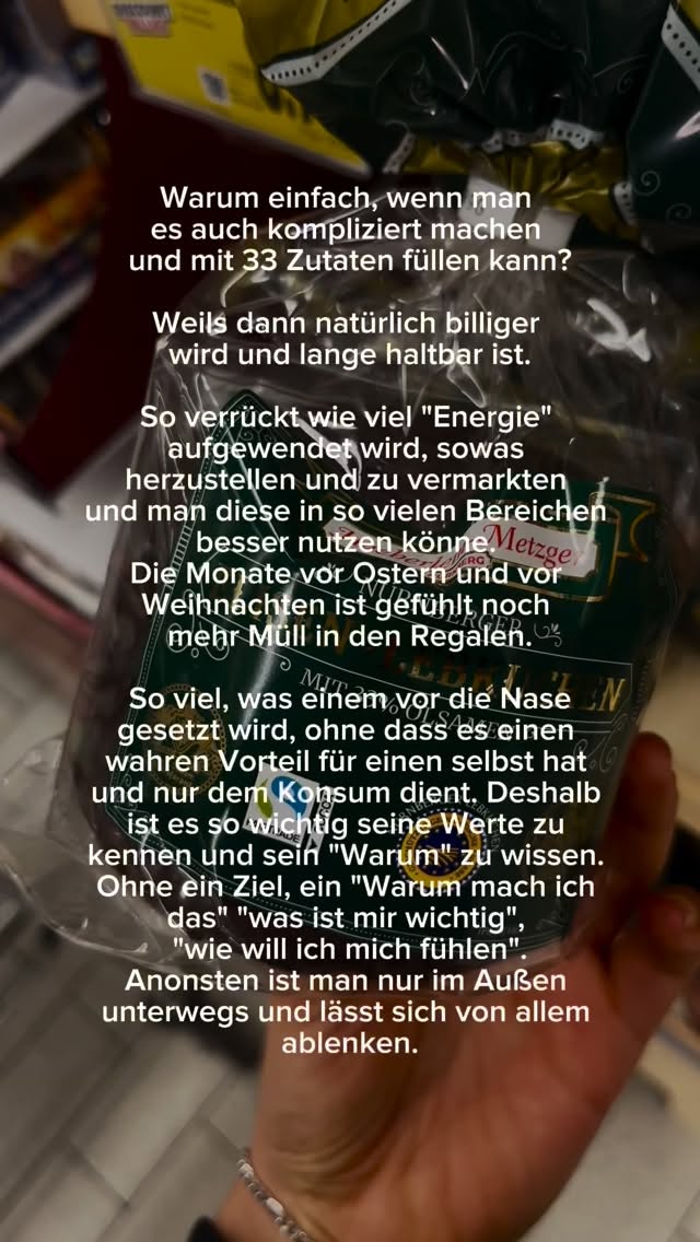 Überall und zu jeder Jahreszeit bekommen wir "ungesundes" vor die Nase gesetzt, aber die Vorfeiertags-Season topt es einfach immer wieder.
Und das Praktische, man muss nur die Tüte aufmachen, es kostet wenig und hält ja ewig.
Der einfachste Weg, ist aber nicht immer der beste Weg.🙃
Fokussiere dich lieber auf frische, regionale und unverarbeitete Zutaten, oder Alternativen, die du mit wenigen und echten Zutaten selbst herstellen kannst.
& dann gibt's natürlich auch noch unsere Goodies, die so platzsparend verpackt sind, dass sie selbst in einem vollen Gefrierfach noch Platz finden.😋
#glutenfree #intuitiveeating #hormone