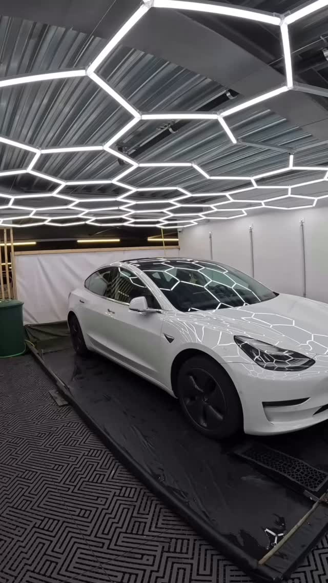 ✨ Brillance et élégance signées EasycleanVS ✨
Cette Tesla Model 3 retrouve son éclat grâce à notre prestation Prestigieux — 1h intérieur, 1h extérieur, CHF 110.– ⚡️
#EasycleanVS #TeslaModel3 #Detailing #NettoyageAuto #CarCare #Verbier #Martigny