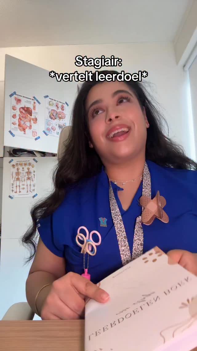 Ik, iedere ochtend 07:00 uur vóór de overdracht “Kan ik mijn leerdoel voor vandaag vertellen?” 🫡 Mijn stagebegeleider zei: “Meid ik heb nog niet eens koffie gepakt” 😂
Leerdoelenboek van: www.ANGGGILAVPK.com ❤️
#leerdoel #leerdoelen #stagebegeleider