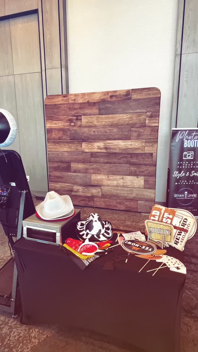 A Western themed party for the books! Upgrade your Photobooth experience with the #mirrorbooth ! You wont regret it!