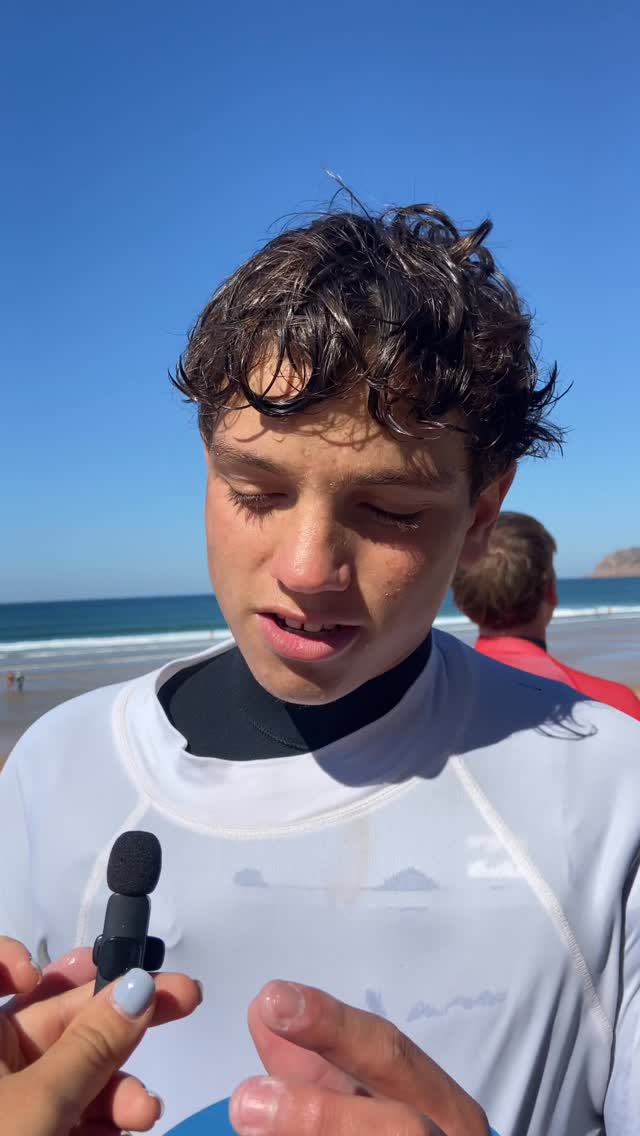 Breves palavras de Santiago Boia, após sair da água. Santiago é o vencedor da Categoria Júnior da 5ª Etapa do Campeonato Nacional de Bodysurf. Parabéns Santiago!!!
@cascais_oficial
@fps_oficial @ericeirasurfskate @billabong_portugal @dafineurope @espumantaria.pt @portugalnatural_co @fonte_viva_culligan @thebodysurfschool @portugalrentacar @asswsurfacademy @surfrider.lisboa @meobeachcam @ahua.surf @ferroviario.bar.terraco
#bodysurfportugal #campeonatonacional #bodysurf #portugal #cascaispro
