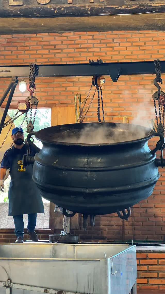 Hoje o Polentão ficou ainda mais animado! 🎉 As escolas do município marcaram presença para acompanhar de pertinho o tradicional Tombo da Polenta, uma das tradições mais queridas da nossa festa! 💛🇮🇹🇧🇷
É assim que seguimos cultivando nossas raízes e celebrando juntos a nossa história! ✨
#FestaDaPolenta #TomboDaPolenta #CulturaItaliana #VendaNovaDoImigrante #LaNostraStoria