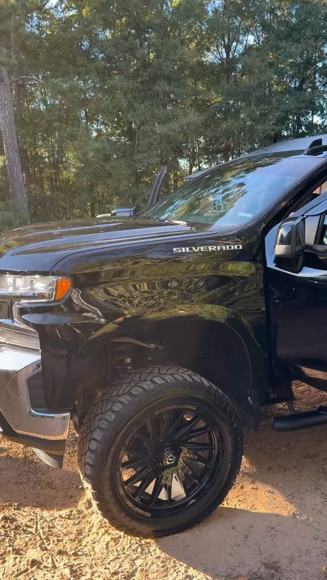 This Chevy got the full 2X Rejuvenation treatment topped off with a System X Max G ceramic coating for that deep gloss and long-lasting protection. 🔥
Registered on CARFAX and backed by a warranty, this truck is now shining better than ever and protected for years to come! ✨
#2XEliteDetailing #SystemX #CeramicCoating #Chevy1500 #DetailingDoneRight #MobileDetailing #GeorgiaDetailer