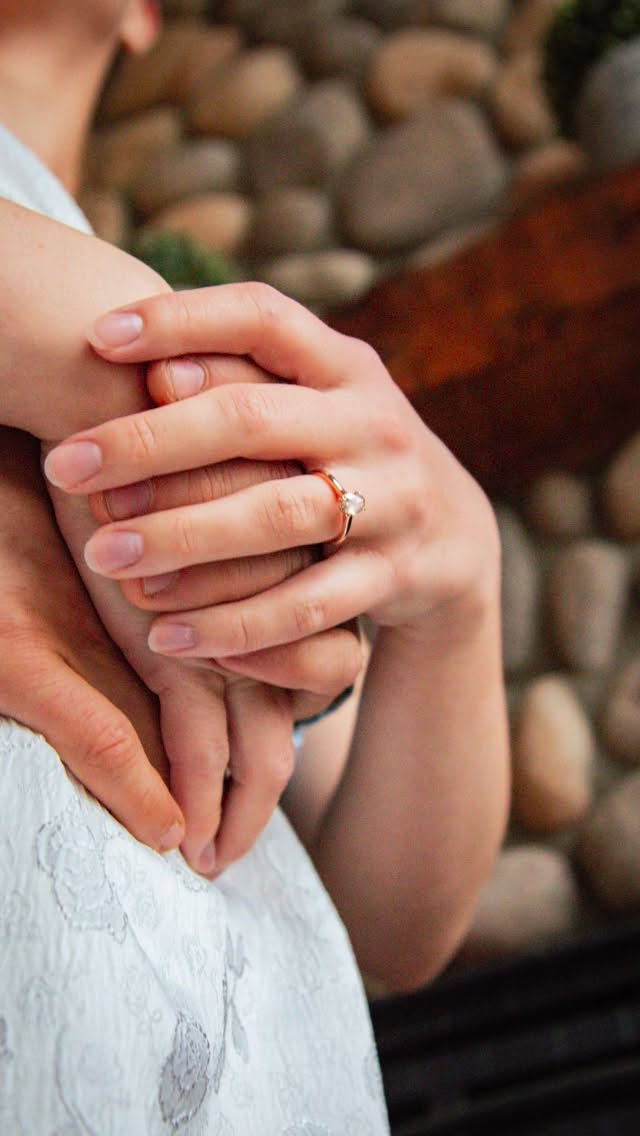 Just when we thought the evening couldn’t get any prettier, the sky decided to match their energy.
Amy and Devin under that wild autumn sunset — the kind that makes you stop, breathe, and believe in love a little harder.
“No one’s made someone like you before.”
Cannot wait to capture their winter wedding! ❄️
🎵 Opalite – Taylor Swift
📍 @freespiritranch_eventvenue
#FreeSpiritRanch #EngagementShoot #SunsetMagic #GoldenHourLove #LoveStory #AlbertaPhotographer #CountryEngagement #SwiftieVibes #Opalite #TaylorSwiftMood #CouplesWhoShine #CapturedInLove #AutumnEngagement