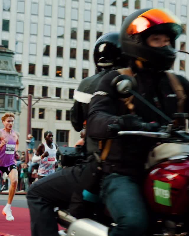 CHICAGO MARATHON 2025
.
Always a privilege getting to travel out to spectate a race. To be able to support friends and to help them rally when they need it the most. This year I didn’t really have a plan going into it. Just wandered to different spots on the course grabbing a couple of photos of friends and various moments that stood out. The energy all over the city was electric. Despite what the current administration says - the city is not a war zone. It’s filled with beautiful people all trying their hardest every day in a beautiful city. At the @3run2 cheer zone you could see how proud people felt about their city. You could see the resilience as people would wave their Mexican flags. Runners adorned with smaller flags or Mexico tattoos. Everyone repping their crews and saying I am here. We are all here and we are moving forward.