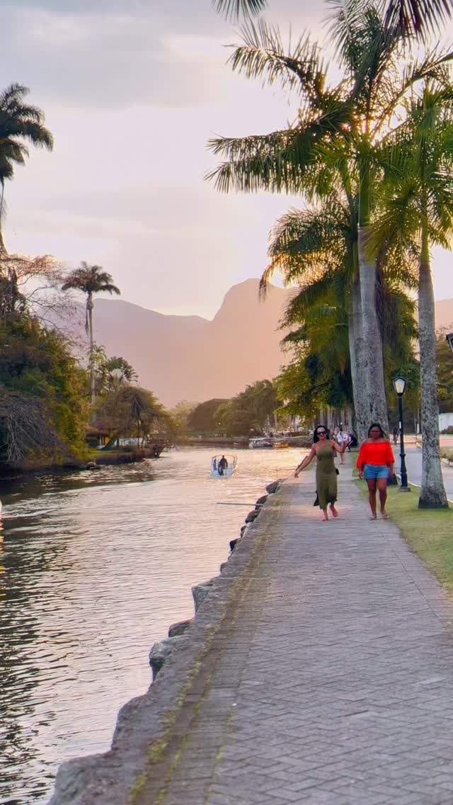 Entre o descanso e o sabor, um encontro de sentidos.
Na Pousada do Príncipe e no Peró, Paraty se revela com calma, alma e sabor.
⸻
Between rest and flavor, a meeting of the senses.
At Pousada do Príncipe and Peró, Paraty reveals itself — with calm, soul, and taste.
#PousadaDoPrincipe #PeróOficial #Paraty #TasteAndStay #SlowLuxury