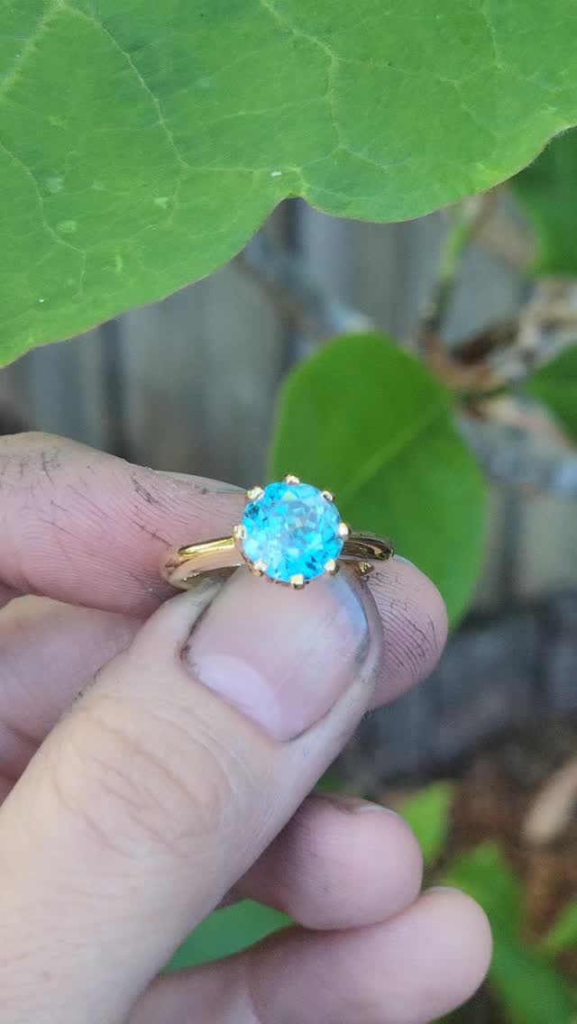 How beautiful is this zircon? I handmade this 18ct yellow gold ring to replace the original worn out design that was losing claws.
Made now to last a lifetime and beyond.
#alexandragasparinijewellery #sydneyjeweller #customjewellery #sydneyengraver #finejewellery #handmadejewellery