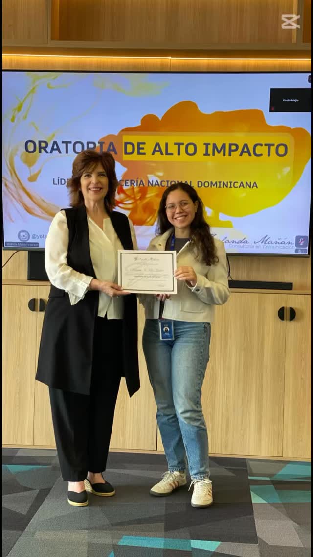 Como facilitadora, me llena de satisfacción ver cómo el compromiso se transforma en resultados reales y memorables.
¡Felicidades @melannyfeliz por tu disciplina, constancia y esa actitud positiva, acorde a la marca que representas! ✨
#comunicación #oratoria #comunicaciónestratégica #yolandamañánconsultoría #yolandamañán