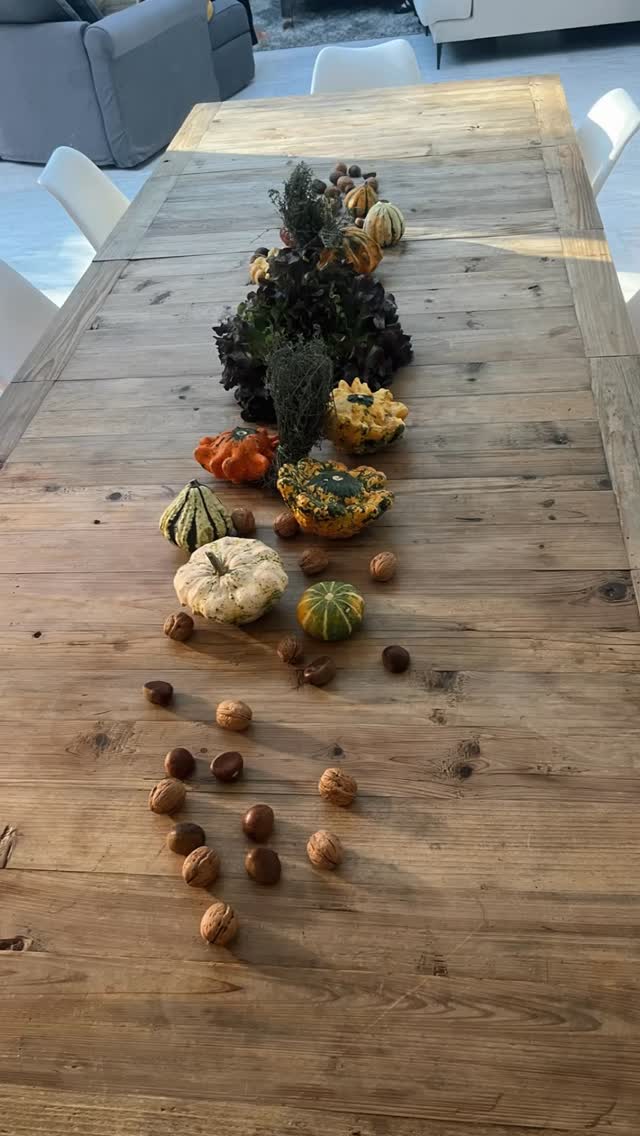 Desde Londres hasta Sitges, esta pareja vino con un deseo muy claro: vivir una experiencia gastronómica 100% nuestra.
Les preparamos un menú de tapas & paella para que probaran lo mejor de nuestra cocina, y no te vamos a mentir… ¡nos lo pasamos como enanos! 😜🔥
Buen rollo, buena comida y una pareja encantadora que nos hizo disfrutar tanto como ellos.
Así da gusto celebrar el amor ❤️
#TheFuckingCatering #Preboda #Sitges #Tapas #PaellaTime #CateringConActitud #DestinationWedding #FoodLovers #SpainVibes