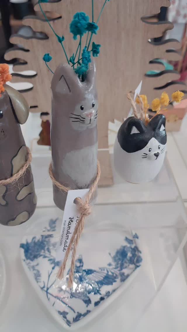 Here's a little sneak peak into some of our latest hand crafted items. All crafted here in shop by us ☺️
#handcrafted #portimao #feitoamao #art #natal #Christmas #coastal