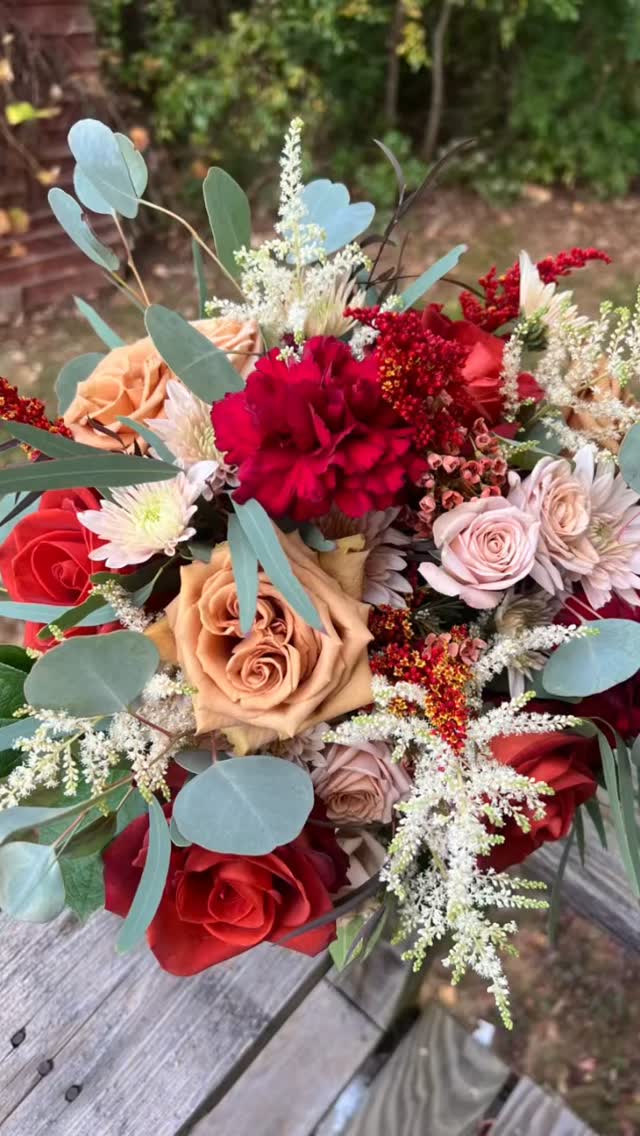 When this is love and your florals bring you to tears… the beautiful Lexie Lunsford on her special day @willowhouseevents in the heart of Maggie Valley…