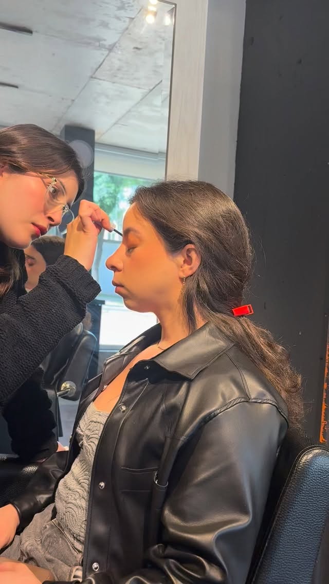 Horas disponibles para peinados y maquillaje💕 nos encuentras en 📍Carlos Antúnez 2015, esquina Pedro de Valdivia Providencia