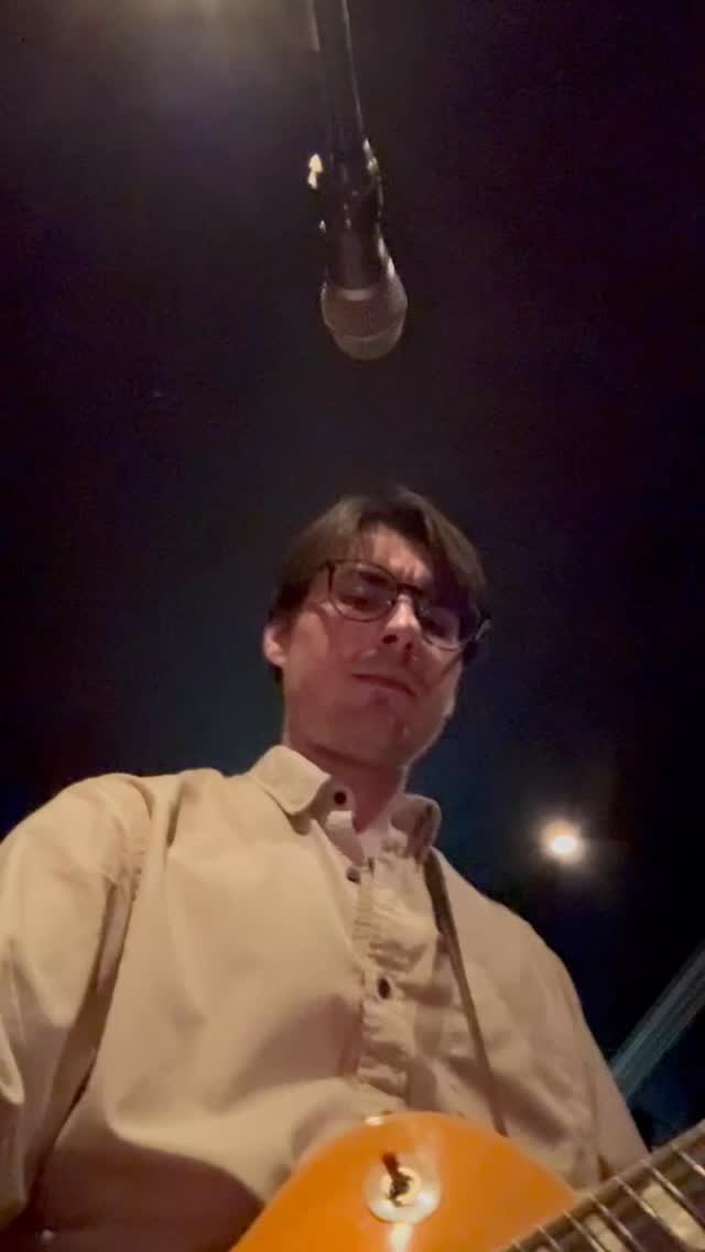 Getting down at @boisdale_restaurants last night. Who can name that tune?
Sorry about the less than flattering view
#blues #ukblues #bbking #freddieking #nostrils