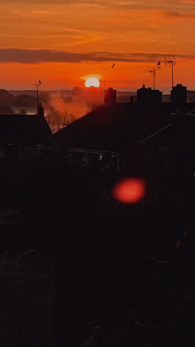 Early start.
Beautiful sunrise by my window.
SHOOT 1
Creative Futures Cohort 11 .
(Cohort soon to be announced)
Brunch at @1millstreet
Plus meetings.
SHOOT 2
Filming cocktail stories with @bekaluarsabishvili at @nomad_leamington
.
Engaging with lots of creative minds today, my heart is full and my bones are tired.
It’s a wrap!
Have a good weekend everyone.
Enjoy!
♥️🧡