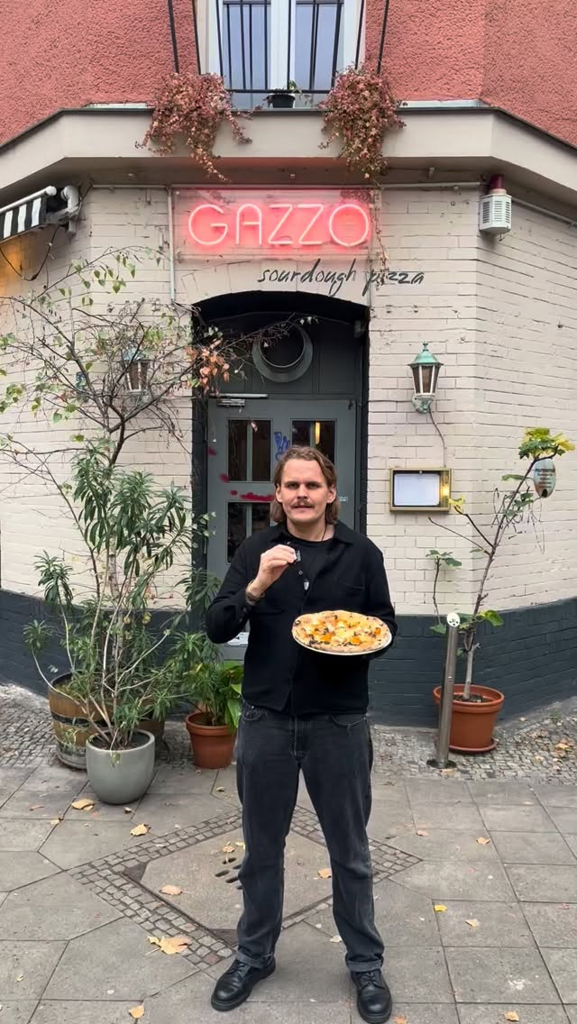 Pumpkin special is back 🎃 Pumpkin, guanciale, sage and hot honey 🔥🍯