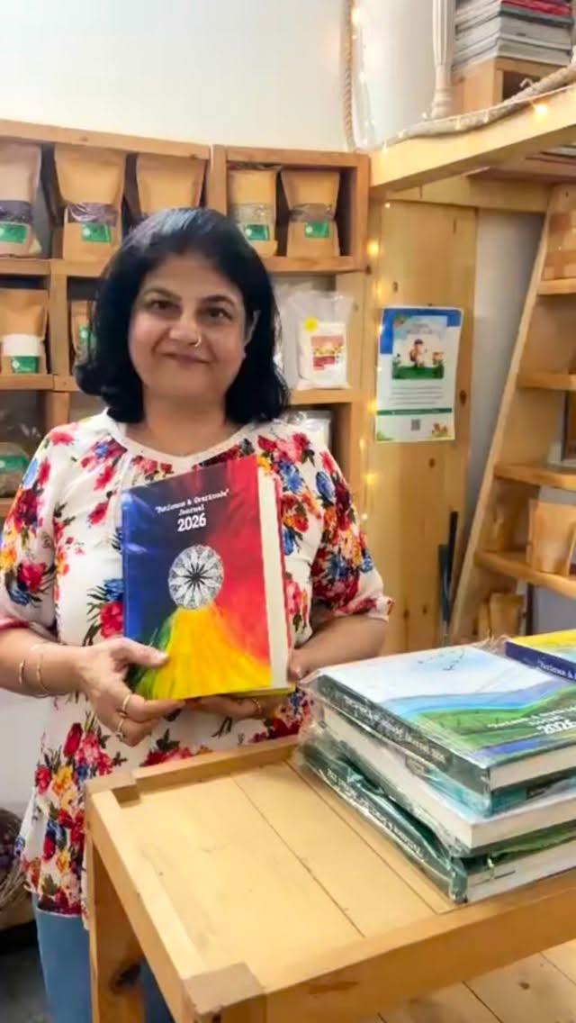 Yaaaay Tricity the journals are available at @khaalisorganiccollective ❤️
Get them for yourself, your friends, your family, your team members and your clients. The perfect gift! Start your day with gratitude and end your day with calm while sparking your creativity with the 365 hand-crafted artworks!
Get yours now!
#art #artwork #artist #2026 #journal #patience #gratitude #ordernow